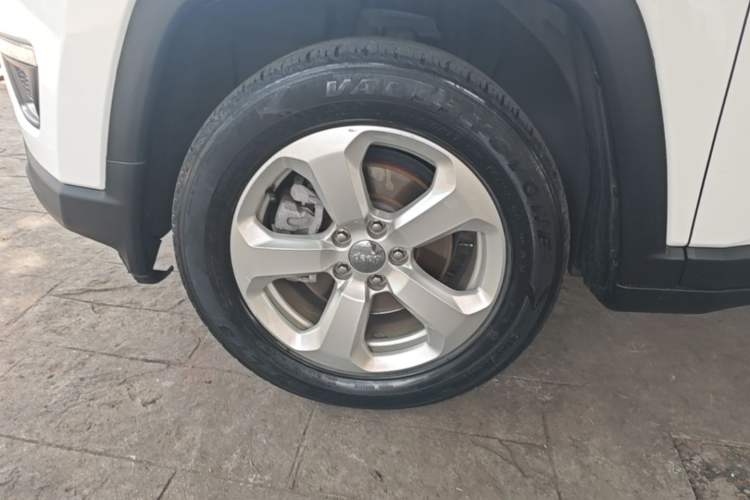 Used Jeep Compass 2017 200T Automatic Family Edition Left Front Wheel Hub