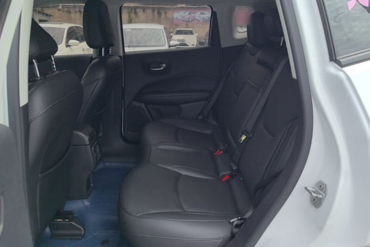 Used Jeep Compass 2017 200T Automatic Family Enjoyment Four-Wheel Drive Edition Left Rear Seat