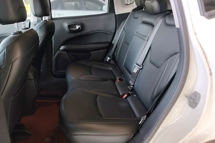 Used Jeep Compass 2017 200T Automatic Family Enjoyment Four-Wheel Drive Edition Left Rear Seat