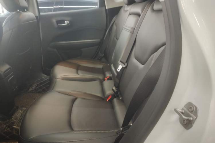 Used Jeep Compass 2017 200T Automatic Family Enjoyment Four-Wheel Drive Edition Left Rear Seat