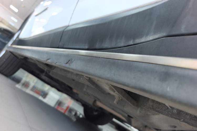 Used Jeep Compass 2017 200T Automatic Family Edition Left Side Sill