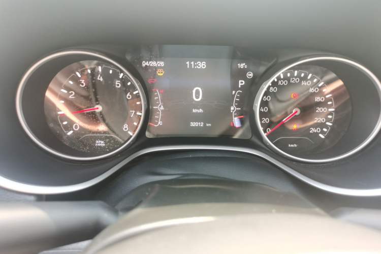 Used Jeep Compass 2017 200T Automatic Family Enjoyment Four-Wheel Drive Edition Odometer Close Up