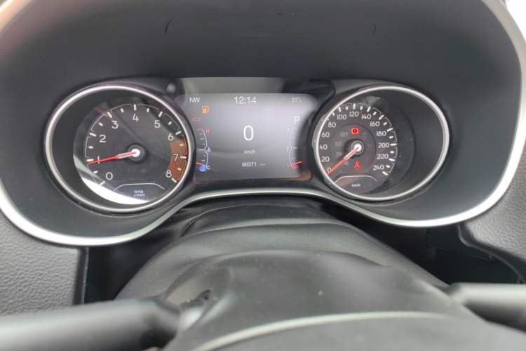 Used Jeep Compass 2017 200T Automatic Family Enjoyment Four-Wheel Drive Edition Odometer Close Up