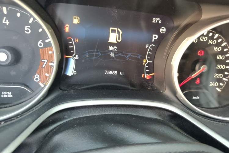 Used Jeep Compass 2017 200T Automatic Family Edition Odometer Close Up