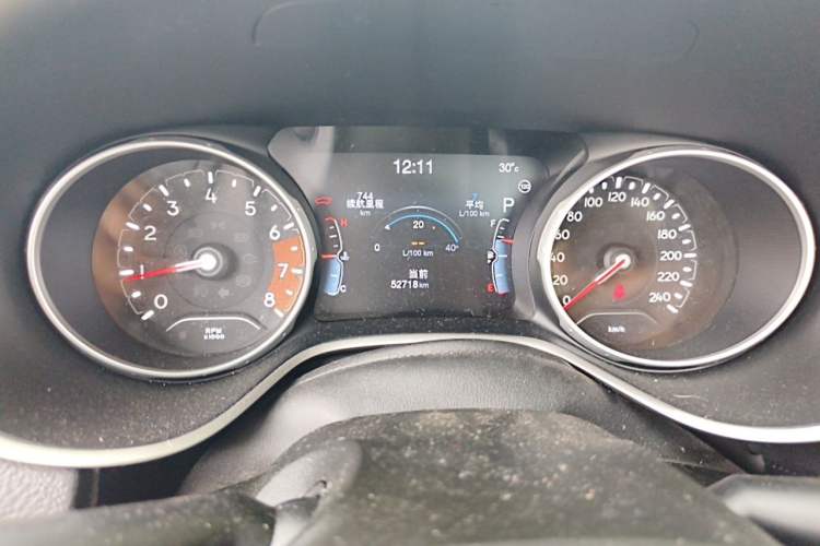 Used Jeep Compass 2017 200T Automatic Family Edition Odometer Close Up