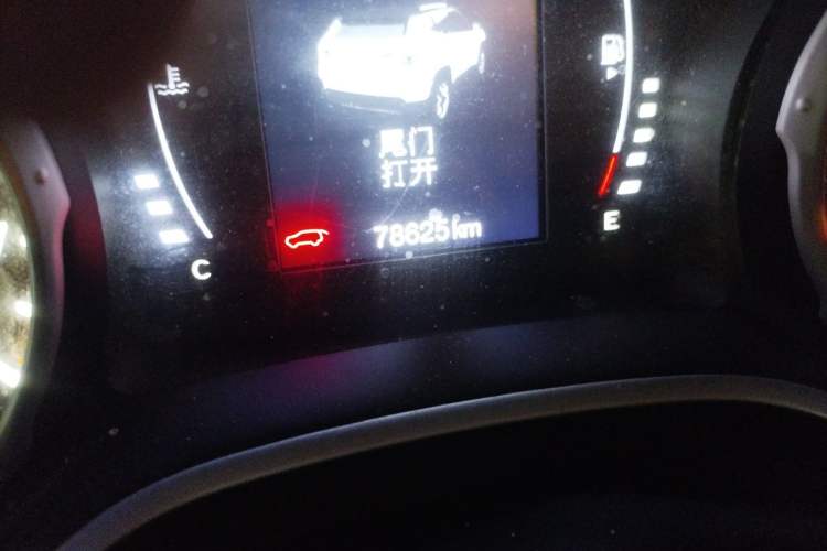Used Jeep Compass 2017 200T Automatic Comfort Edition Odometer Close Up