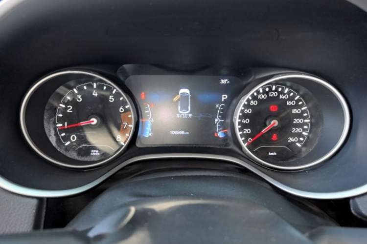 Used Jeep Compass 2017 200T Automatic Family Edition Odometer Close Up