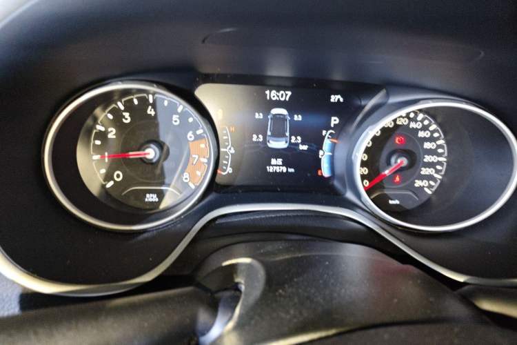 Used Jeep Compass 2017 200T Automatic Family Enjoyment Four-Wheel Drive Edition Odometer Close Up