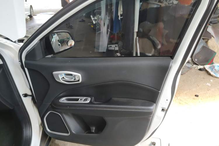 Used Jeep Compass 2017 200T Automatic Comfort Edition Right Front Door Interior