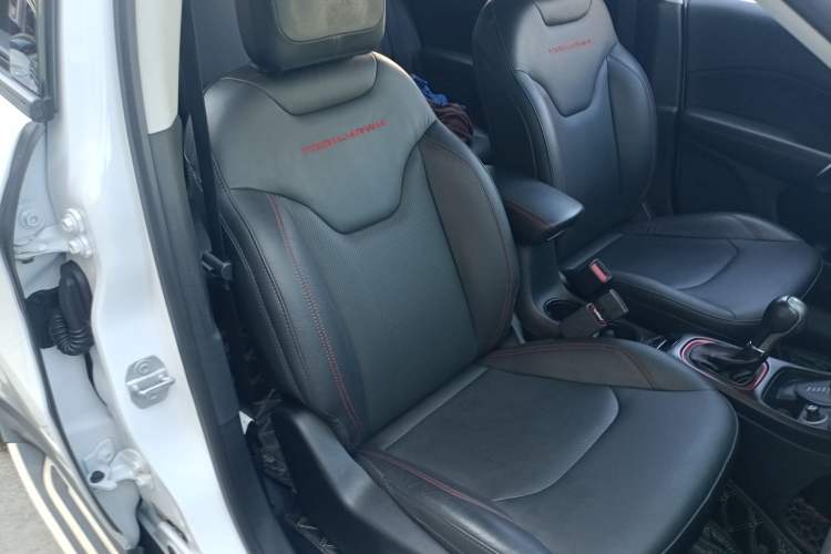 Used Jeep Compass 2017 200TS Automatic High-Performance All-Wheel Drive Edition Right Front Seat