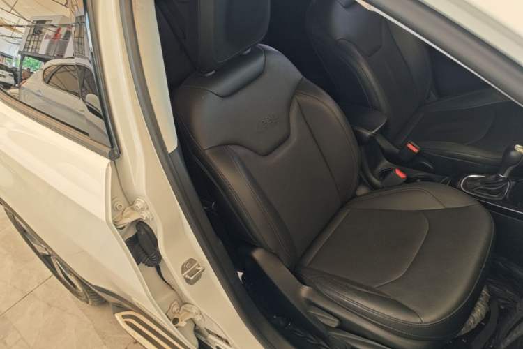 Used Jeep Compass 2017 200T Automatic Prestige Edition Right Front Seat