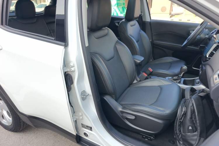 Used Jeep Compass 2017 200T Automatic Enjoyment Version Right Front Seat