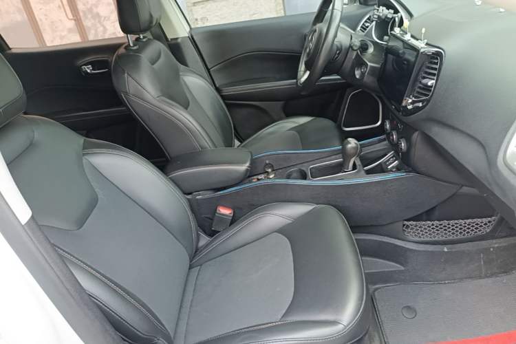 Used Jeep Compass 2017 200T Automatic Enjoyment Version Right Front Seat