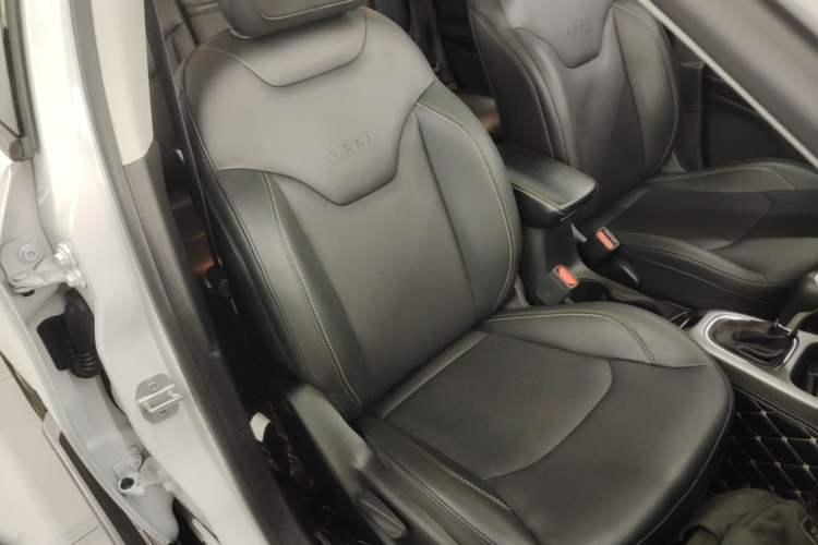 Used Jeep Compass 2017 200T Automatic Family Enjoyment Four-Wheel Drive Edition Right Front Seat