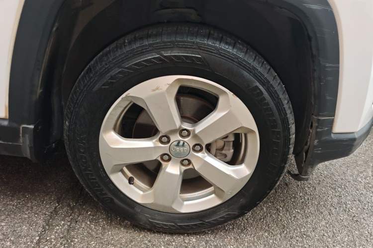 Used Jeep Compass 2017 200T Automatic Family Edition Right Front Wheel Hub