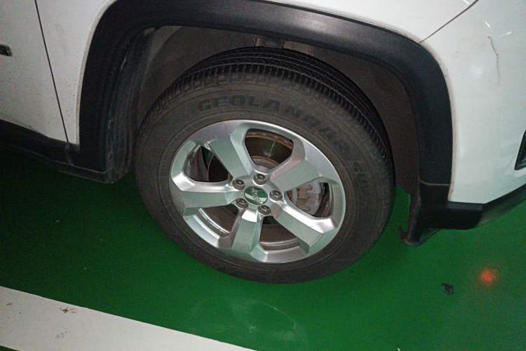 Used Jeep Compass 2017 200T Automatic Family Edition Right Front Wheel Hub