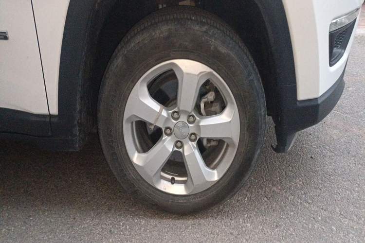 Used Jeep Compass 2017 200T Automatic Family Edition Right Front Wheel Hub