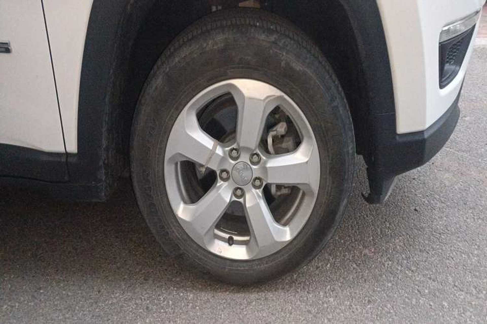 Used Jeep Compass 2017 200T Automatic Family Edition Right Front Wheel Hub