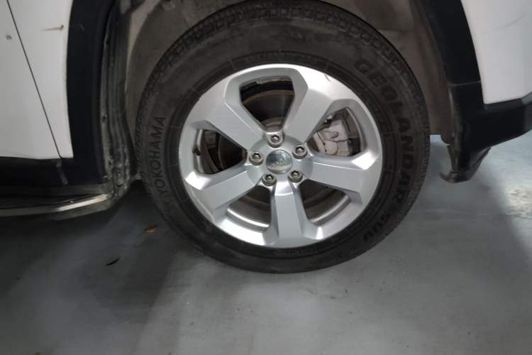 Used Jeep Compass 2017 200T Automatic Family Edition Right Front Wheel Hub