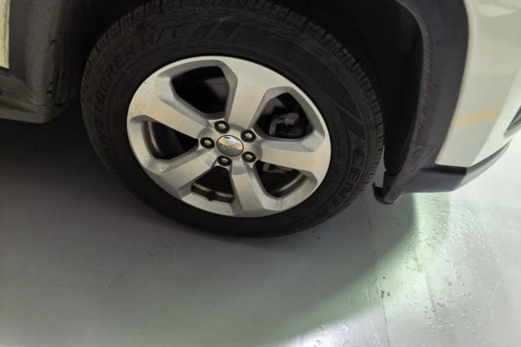 Used Jeep Compass 2017 200T Automatic Family Edition Right Front Wheel Hub