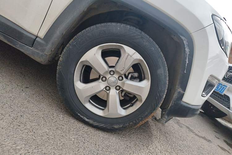 Used Jeep Compass 2017 200T Automatic Family Edition Right Front Wheel Hub