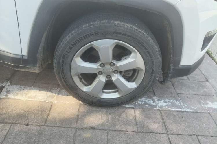 Used Jeep Compass 2017 200T Automatic Family Edition Right Front Wheel Hub
