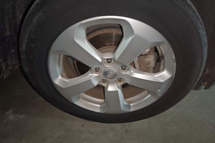 Used Jeep Compass 2017 200T Automatic Family Edition Right Front Wheel Hub