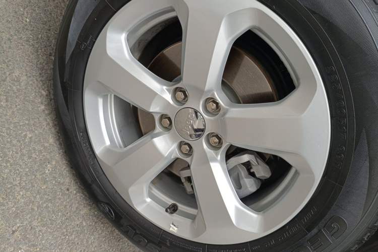 Used Jeep Compass 2017 200T Automatic Family Edition Right Front Wheel Hub