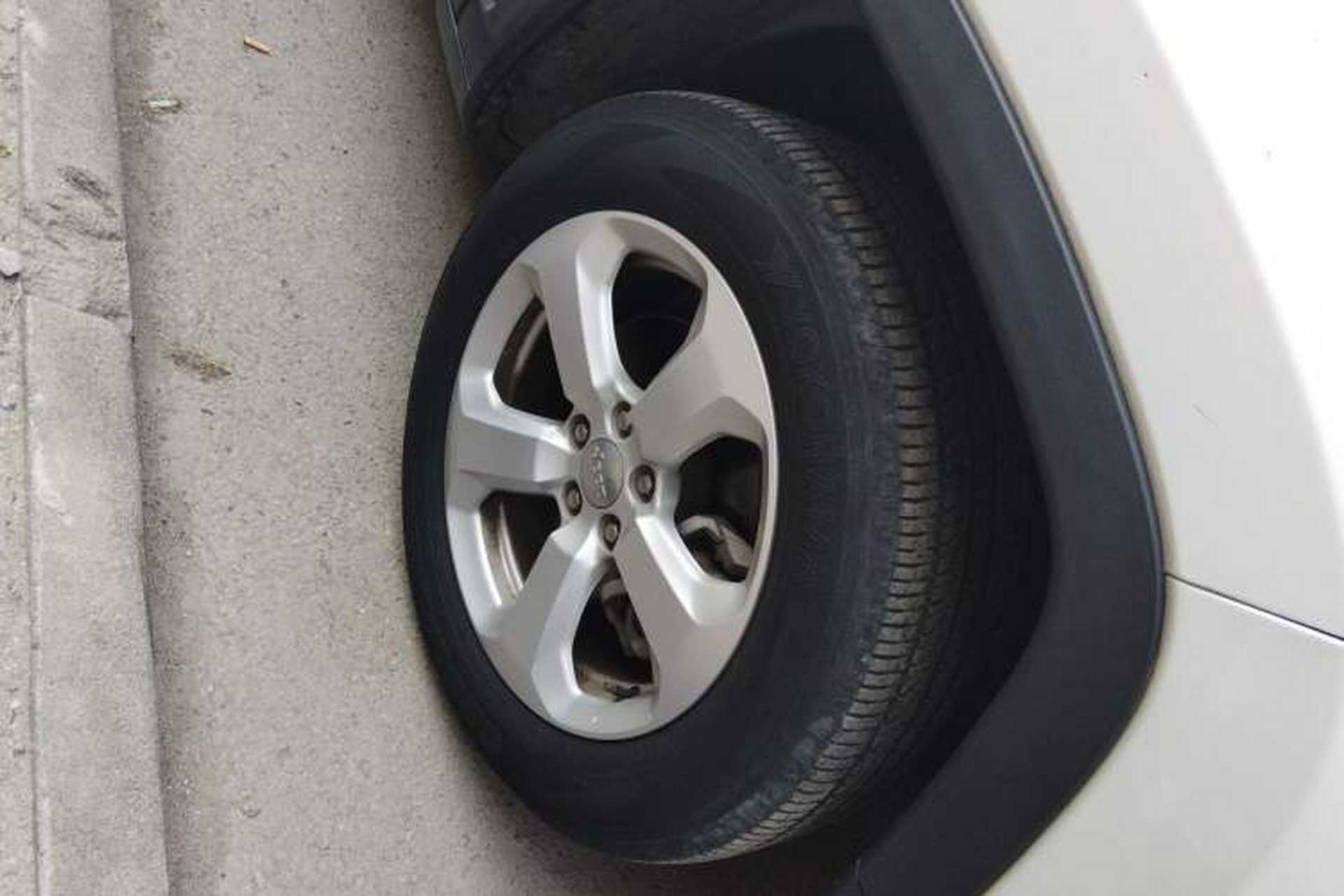 Used Jeep Compass 2017 200T Automatic Family Edition Right Front Wheel Hub