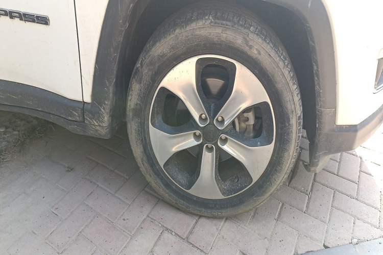 Used Jeep Compass 2017 200T Automatic Prestige Edition Right Front Wheel Hub