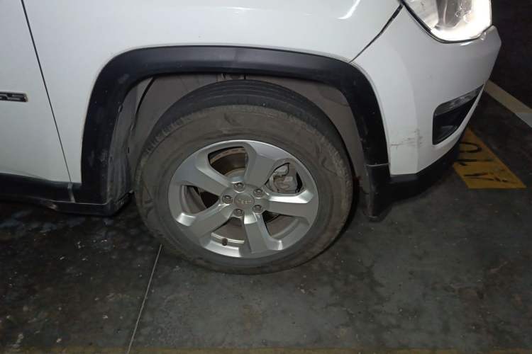 Used Jeep Compass 2017 200T Automatic Family Edition Right Front Wheel Hub