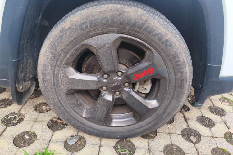 Used Jeep Compass 2017 200T Manual Enjoy Edition Right Front Wheel Hub