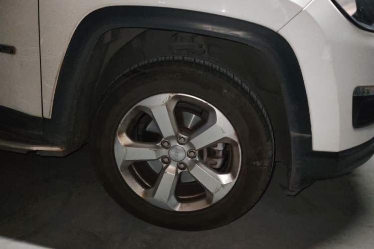 Used Jeep Compass 2017 200T Automatic Family Edition Right Front Wheel Hub