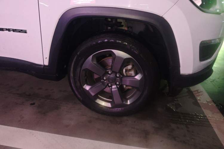 Used Jeep Compass 2017 200T Manual Enjoy Edition Right Front Wheel Hub