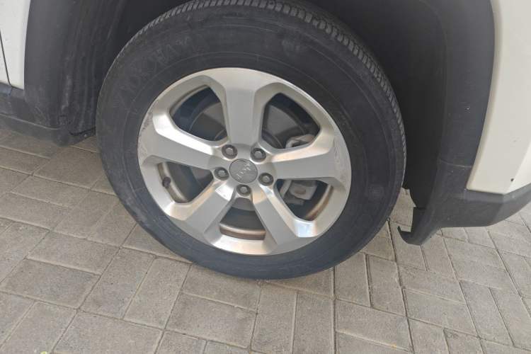 Used Jeep Compass 2017 200T Automatic Family Edition Right Front Wheel Hub