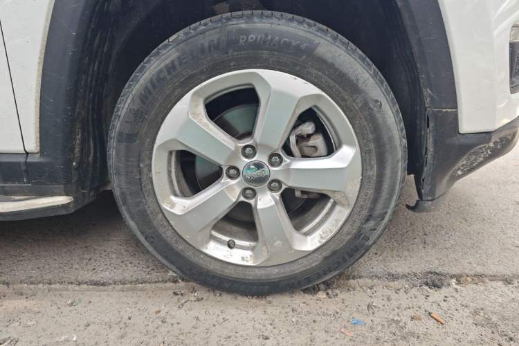 Used Jeep Compass 2017 200T Automatic Family Edition Right Front Wheel Hub