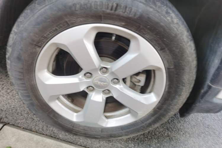 Used Jeep Compass 2017 200T Automatic Family Edition Right Front Wheel Hub