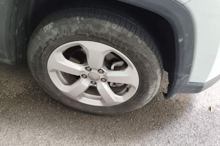 Used Jeep Compass 2017 200T Automatic Family Edition Right Front Wheel Hub