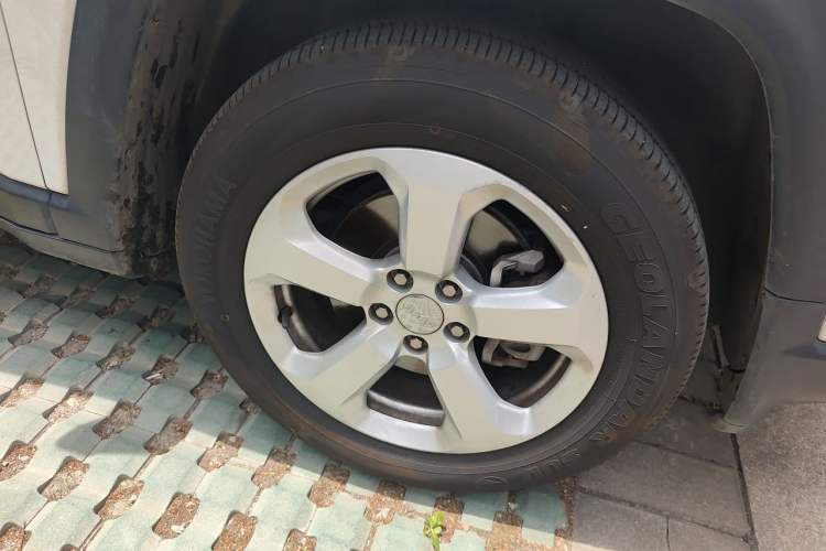Used Jeep Compass 2017 200T Automatic Family Edition Right Front Wheel Hub