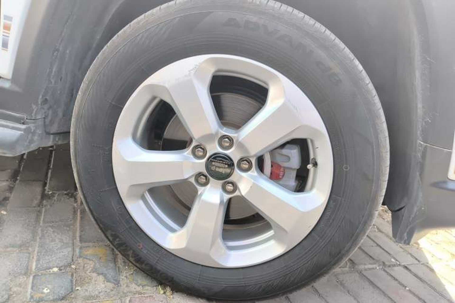 Used Jeep Compass 2017 200T Automatic Family Enjoyment Four-Wheel Drive Edition Right Front Wheel Hub