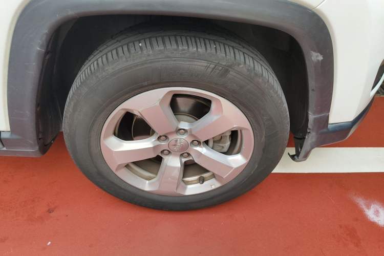 Used Jeep Compass 2017 200T Automatic Family Edition Right Front Wheel Hub