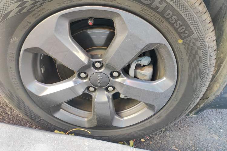 Used Jeep Compass 2017 200T Manual Enjoy Edition Right Front Wheel Hub