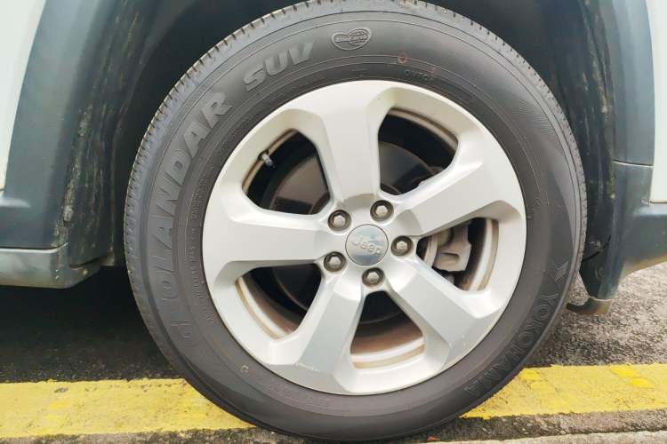 Used Jeep Compass 2017 200T Automatic Family Edition Right Front Wheel Hub