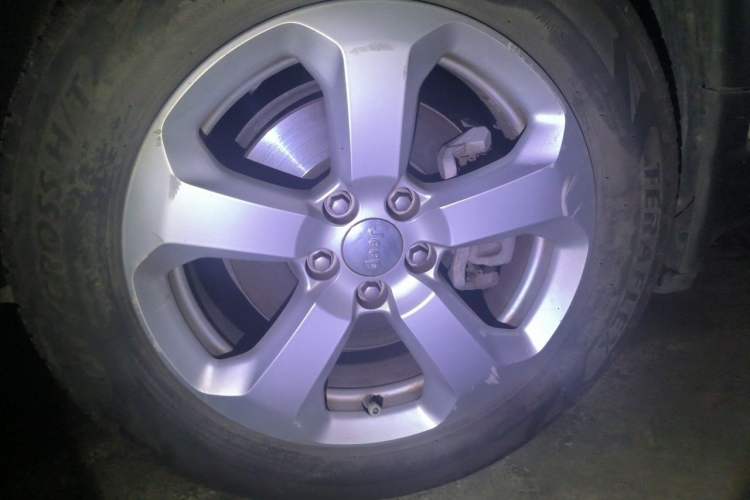 Used Jeep Compass 2017 200T Automatic Family Edition Right Front Wheel Hub
