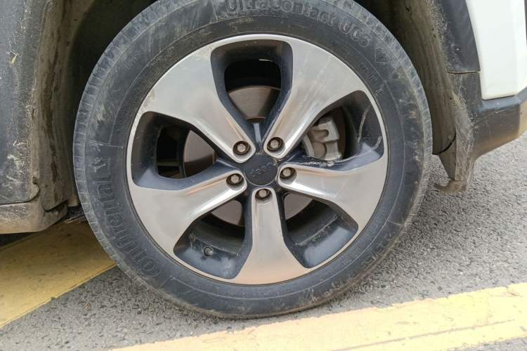 Used Jeep Compass 2017 200T Automatic Prestige Edition Right Front Wheel Hub