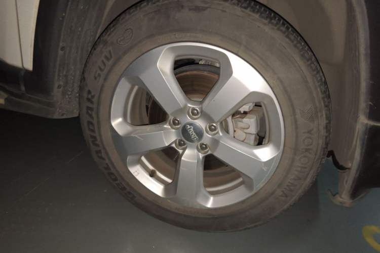Used Jeep Compass 2017 200T Automatic Family Edition Right Front Wheel Hub