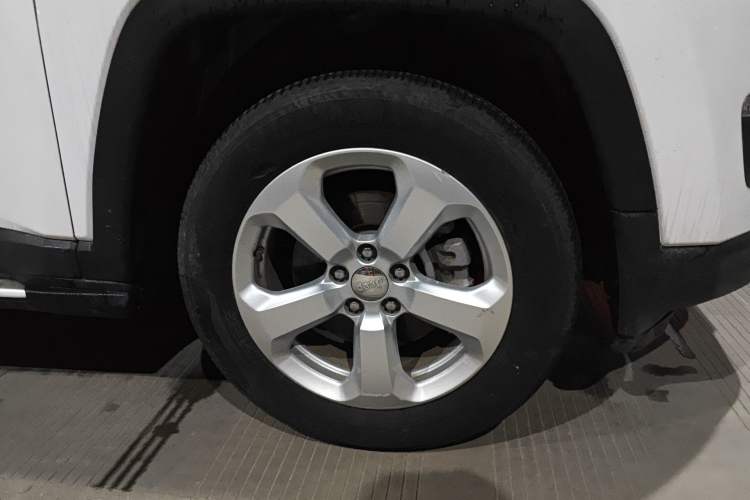 Used Jeep Compass 2017 200T Automatic Family Edition Right Front Wheel Hub