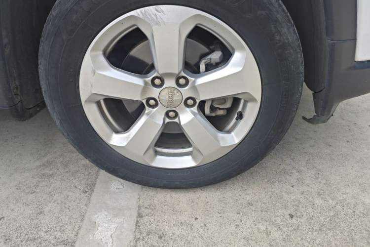 Used Jeep Compass 2017 200T Automatic Family Edition Right Front Wheel Hub