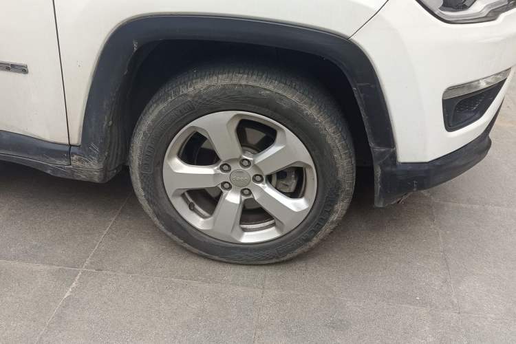 Used Jeep Compass 2017 200T Automatic Family Edition Right Front Wheel Hub