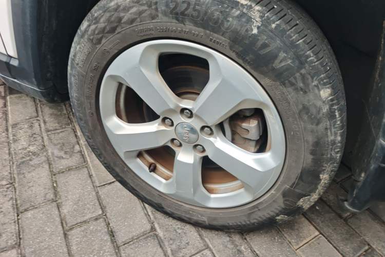 Used Jeep Compass 2017 200T Automatic Family Edition Right Front Wheel Hub